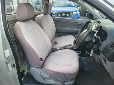 2010 Toyota HILUX - Thumbnail