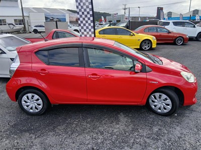 2013 Toyota Aqua - Thumbnail