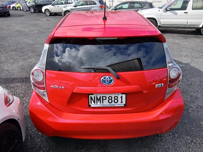 2013 Toyota Aqua - Thumbnail