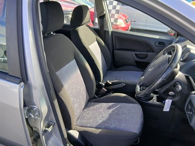2008 Ford FIESTA - Thumbnail
