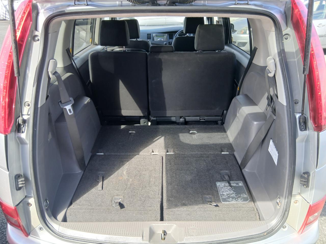 2005 Toyota Isis