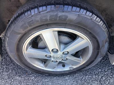 2005 Toyota Isis - Thumbnail