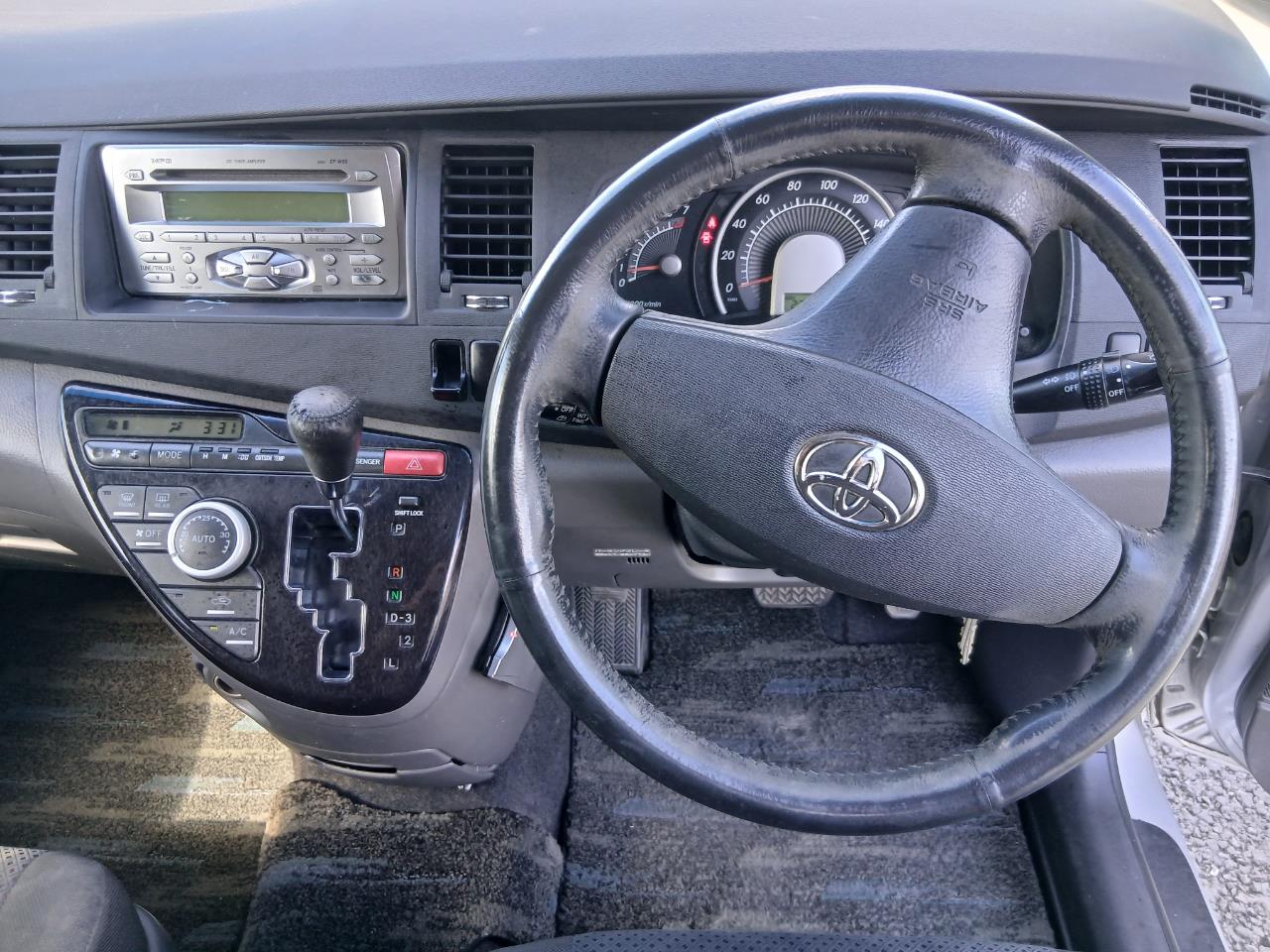 2005 Toyota Isis