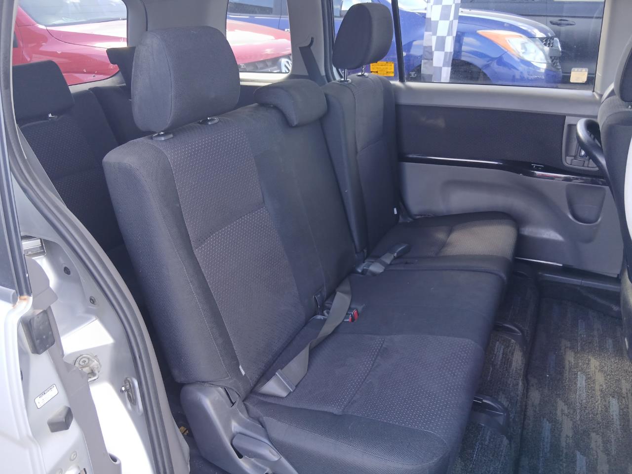 2005 Toyota Isis