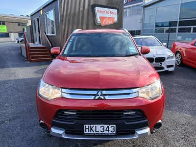 2014 Mitsubishi Outlander - Thumbnail