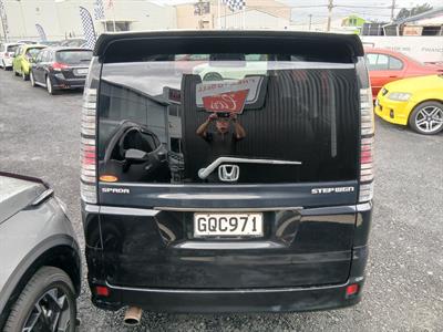 2005 Honda Stepwagon - Thumbnail