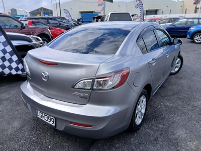 2010 Mazda AXELA - Thumbnail