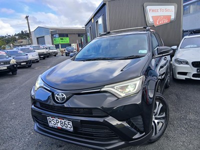 2017 Toyota RAV4 - Thumbnail