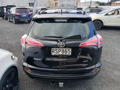 2017 Toyota RAV4 - Thumbnail