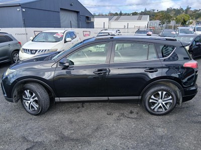 2017 Toyota RAV4 - Thumbnail