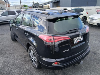 2017 Toyota RAV4 - Thumbnail