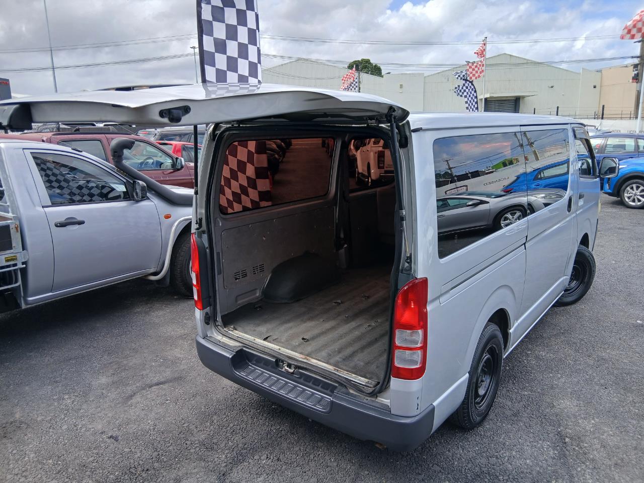 2005 Toyota HIACE