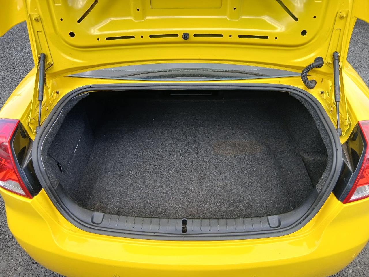 2011 Holden COMMODORE