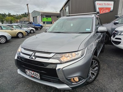 2017 Mitsubishi Outlander - Thumbnail