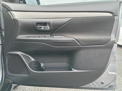 2017 Mitsubishi Outlander - Thumbnail