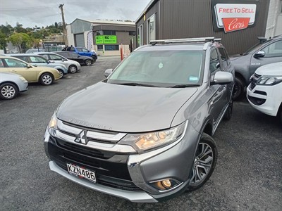 2017 Mitsubishi Outlander - Thumbnail