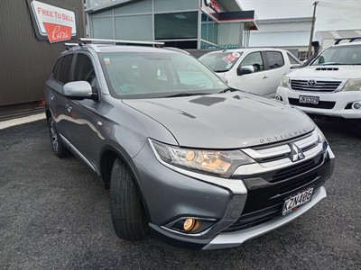 2017 Mitsubishi Outlander - Thumbnail
