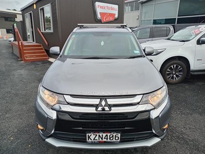 2017 Mitsubishi Outlander - Thumbnail