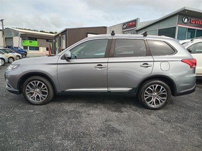 2017 Mitsubishi Outlander - Thumbnail