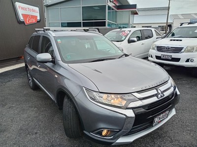 2017 Mitsubishi Outlander - Thumbnail
