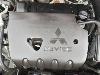 2017 Mitsubishi Outlander - Thumbnail