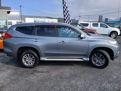 2016 Mitsubishi Pajero Sport - Thumbnail