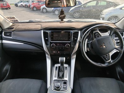 2016 Mitsubishi Pajero Sport - Thumbnail