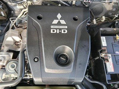 2016 Mitsubishi Pajero Sport - Thumbnail