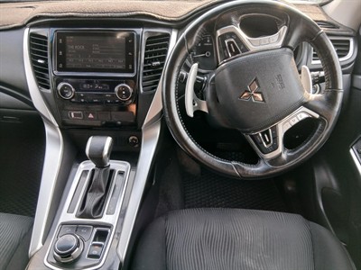 2016 Mitsubishi Pajero Sport - Thumbnail