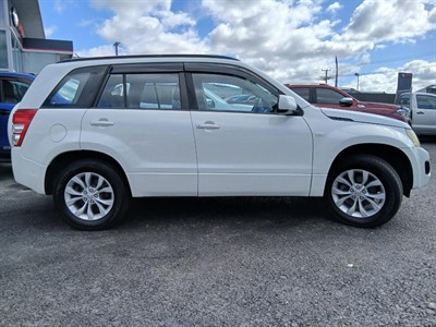 2016 Suzuki Grand Vitara - Thumbnail