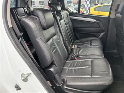 2016 Isuzu  MU-X - Thumbnail