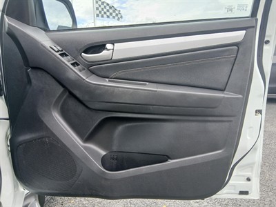 2016 Isuzu  MU-X - Thumbnail