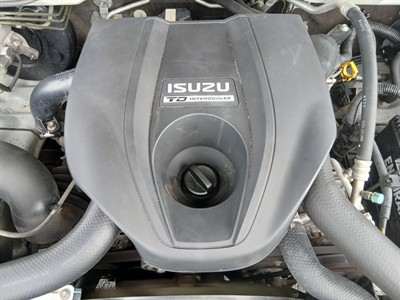 2016 Isuzu  MU-X - Thumbnail