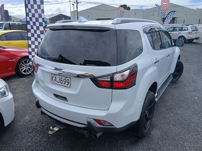 2016 Isuzu  MU-X - Thumbnail