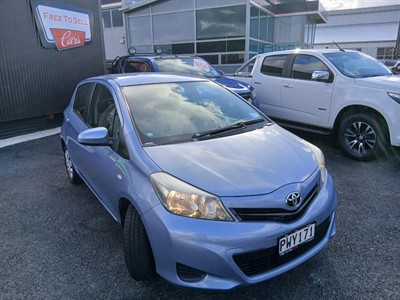 2013 Toyota Yaris - Thumbnail