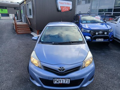 2013 Toyota Yaris - Thumbnail