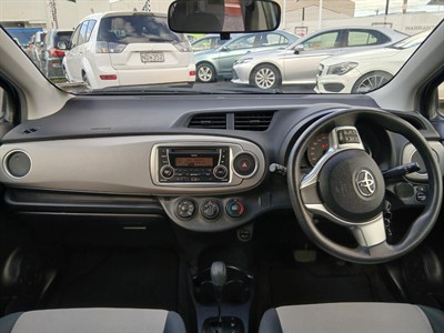 2013 Toyota Yaris - Thumbnail