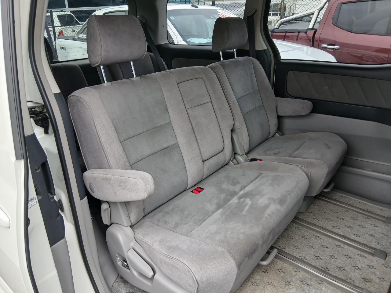 2005 Toyota Alphard