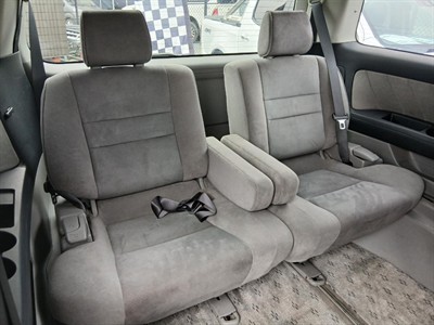 2005 Toyota Alphard - Thumbnail