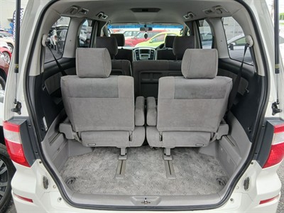 2005 Toyota Alphard - Thumbnail