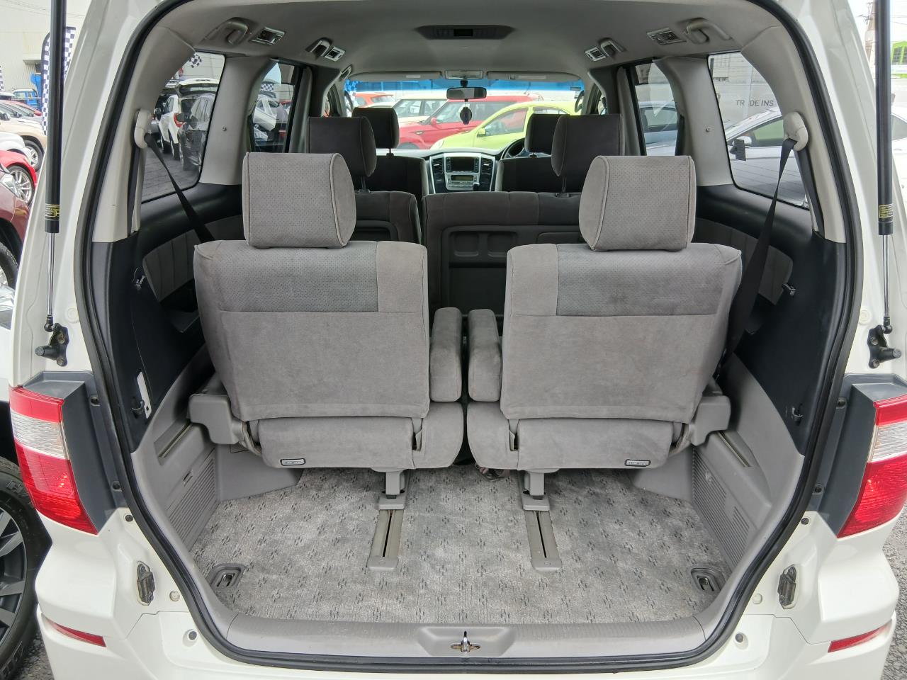 2005 Toyota Alphard