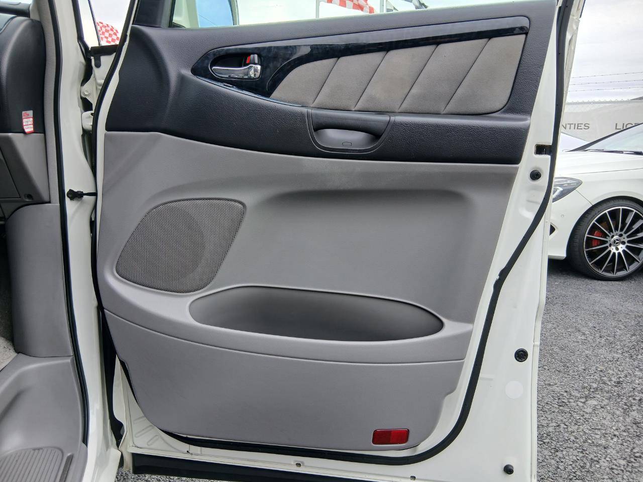 2005 Toyota Alphard