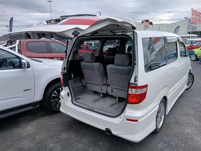 2005 Toyota Alphard - Thumbnail