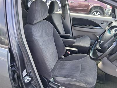 2005 Mitsubishi GRANDIS - Thumbnail