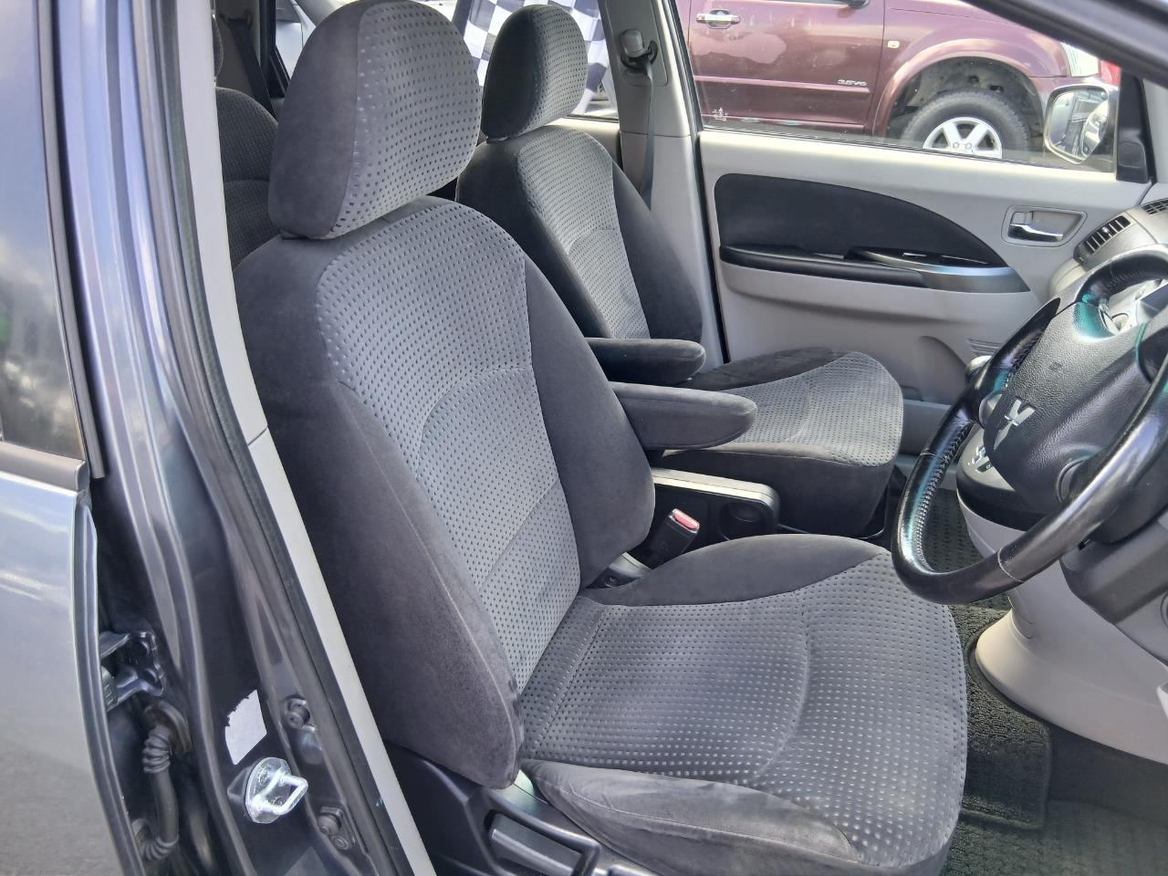 2005 Mitsubishi GRANDIS