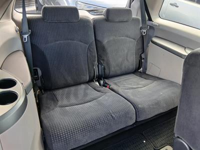 2005 Mitsubishi GRANDIS - Thumbnail