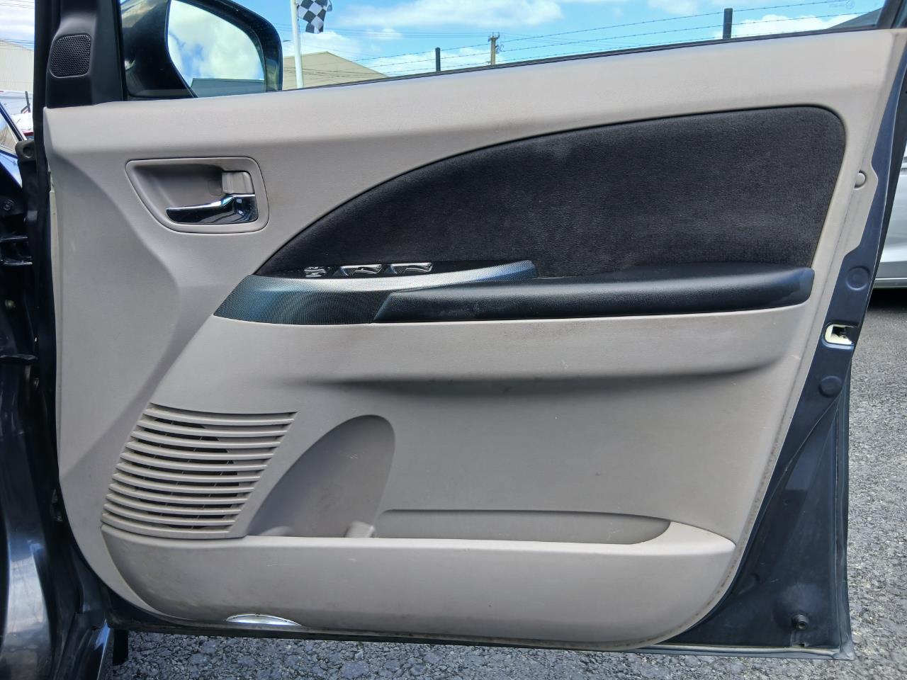 2005 Mitsubishi GRANDIS