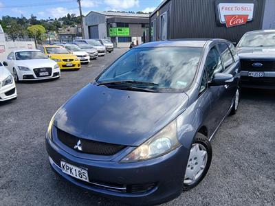 2005 Mitsubishi GRANDIS - Thumbnail