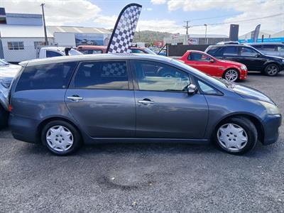 2005 Mitsubishi GRANDIS - Thumbnail