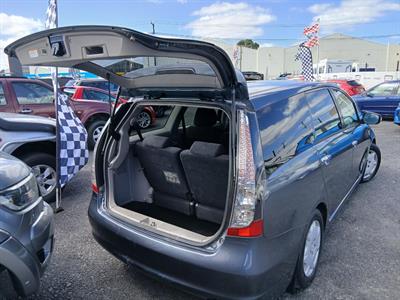 2005 Mitsubishi GRANDIS - Thumbnail